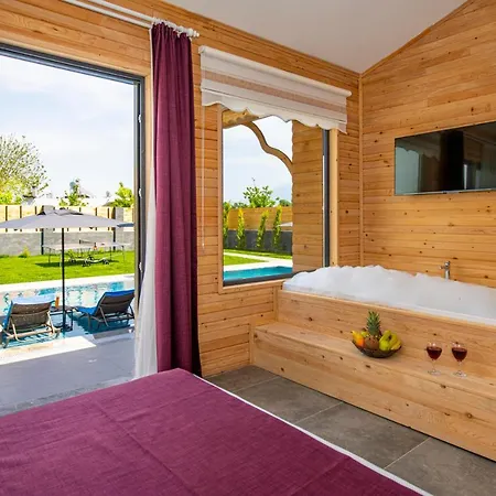 Cedrus Excellence - Fethiye'de Jakuzili Muhafazakar Lejlighed *